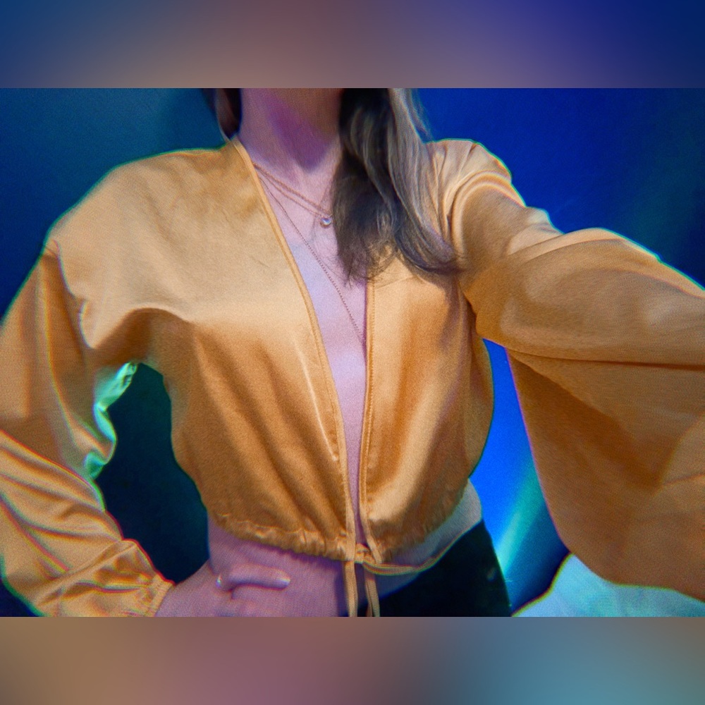 Satin Top 💛✨